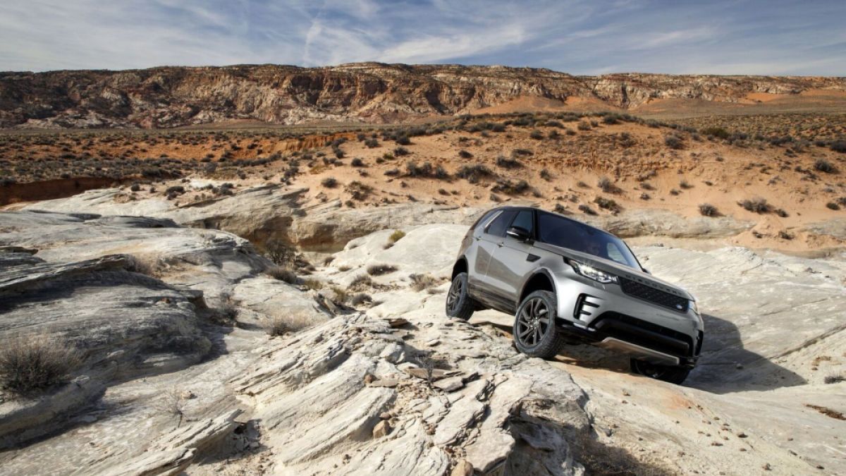 Land Rover превръща в реалност автономното шофиране върху всякакъв терен