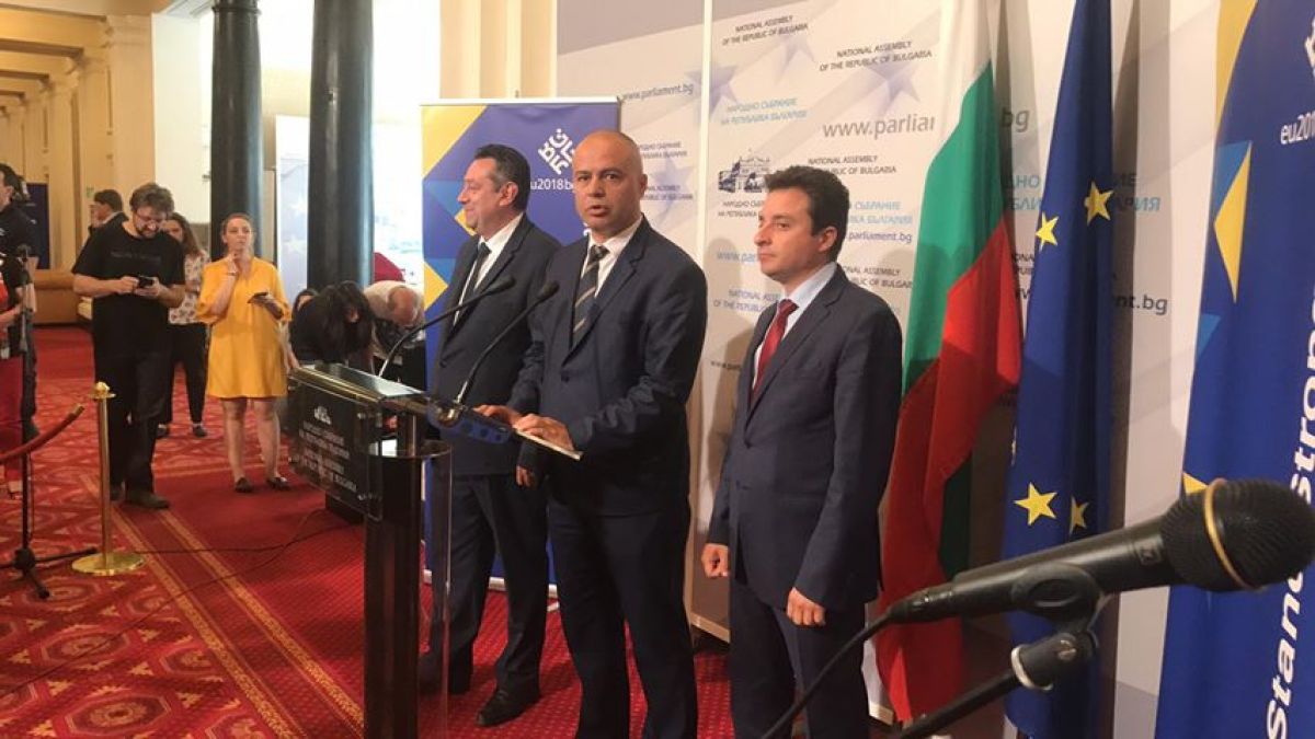 БСП зове Борисов да излезе и да каже какво правим с БДЖ