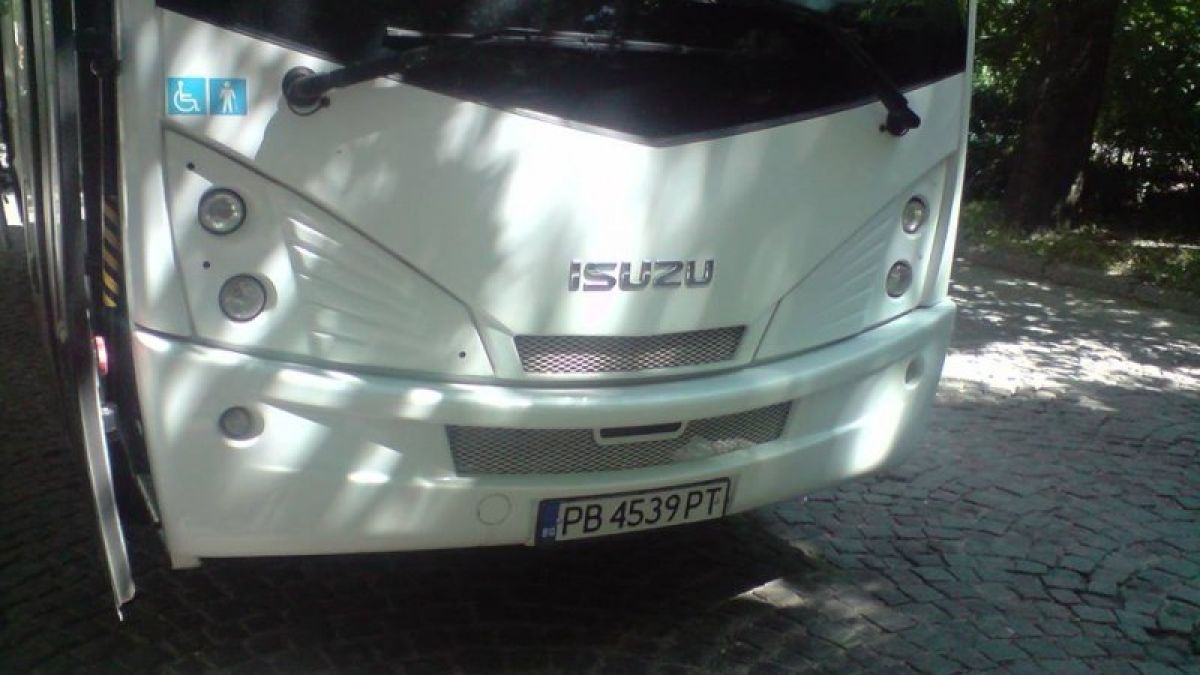 Шаш в Пловдив! Автобусен шофьор едва не уби бабка и за капак я напсува: Е**л съм й майката пенсионерска!