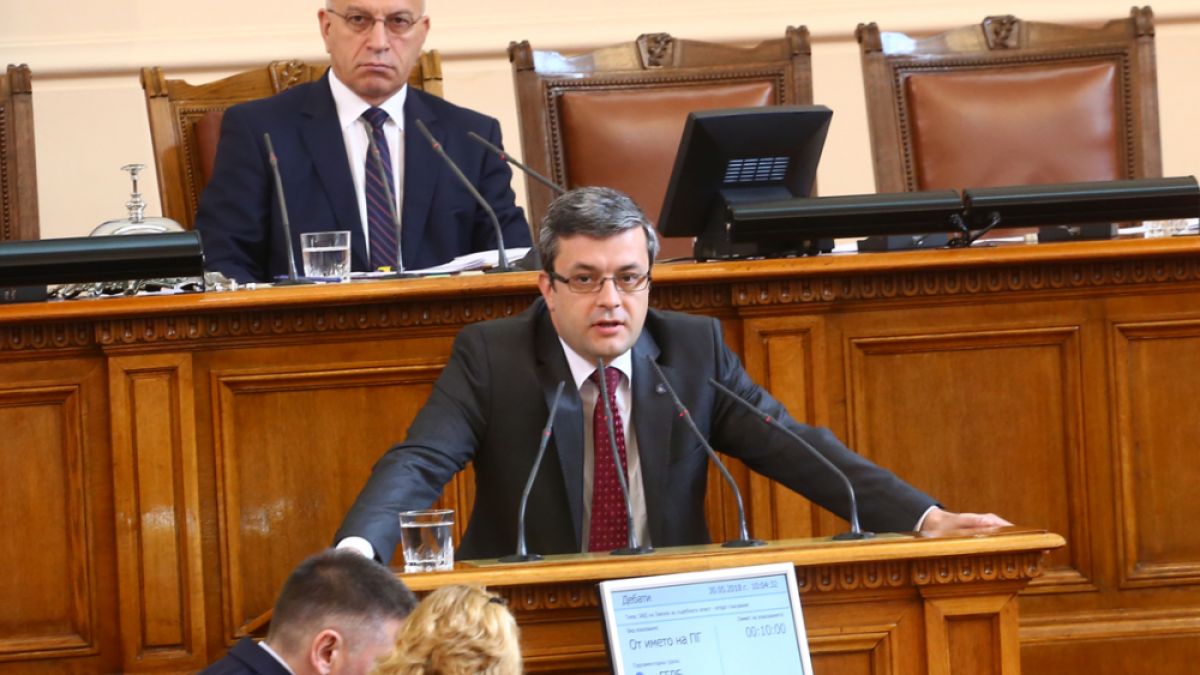 Депутатът от ГЕРБ Тома Биков: Може би трябва на следващия коалиционен съвет да поканим и президента
