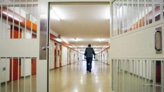 Затворник осакати пазач и офицер в пандиза в Солун