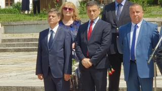 Стотици се стекоха в Калофер да сведат глави пред Ботев и героите на България (СНИМКИ)