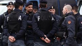 Вдигнаха Рим на юруш заради обира с българска кола, а бандитите забравили да си вземат…
