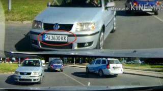 Табели и маркировка не важат за тази шофьорка, заби се в насрещното (ВИДЕО)