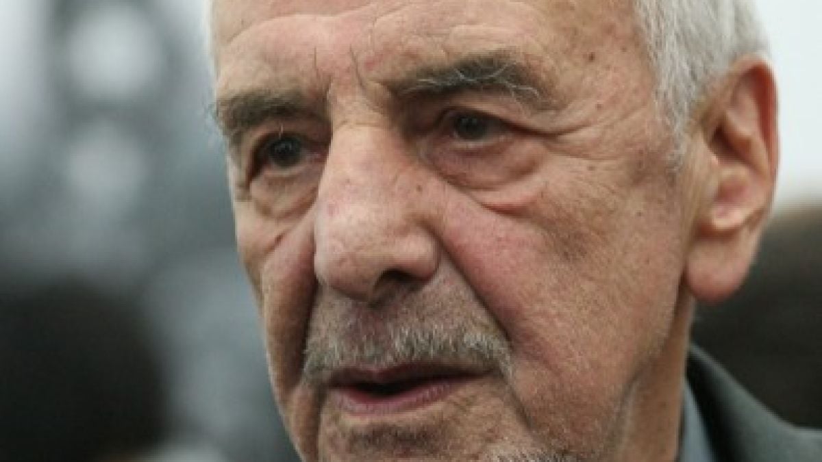 Скръбна вест! Почина скулпторът Александър Дяков, автор на "Дух и материя"