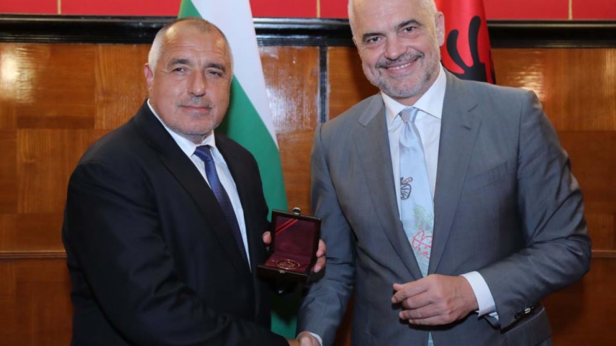 Борисов получи уникален медал от Еди Рама (СНИМКИ)