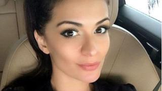 Сестрата на Преслава пусна смешна СНИМКА от детството им, на която са остригани заради... въшки! 