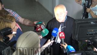 От последните минути! Доведоха в съда влюбения килър Михаил под конвой, а той...  (СНИМКИ/ВИДЕО)
