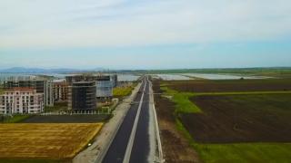 Уникално ВИДЕО с дрон показаха докъде стигна строителството на пътя, който Борисов ще тества лично