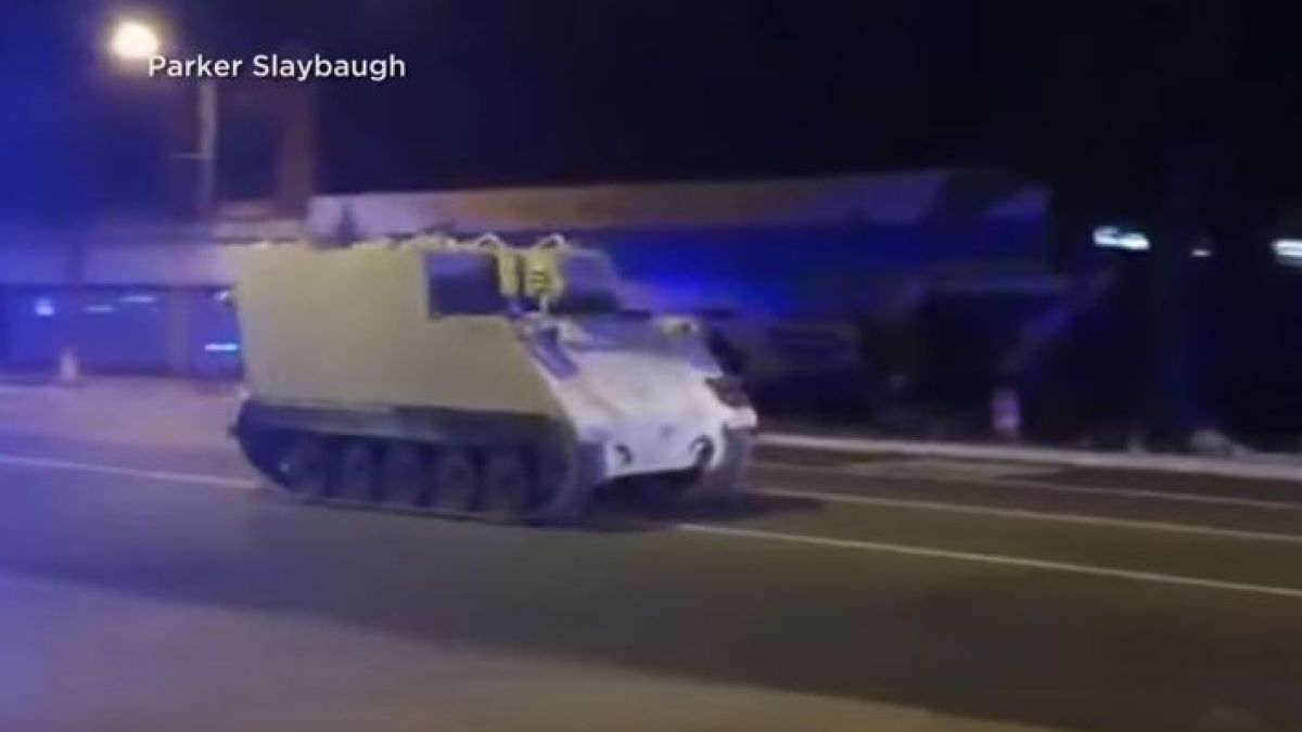 Потеря: Рояк полицейски коли преследва БТР по оживени градски улици (ВИДЕО)