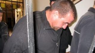 Прочут убиец се оказа най-добрият приятел на Пелов, в блока отцепен от полицията в Ботевград (СНИМКИ)