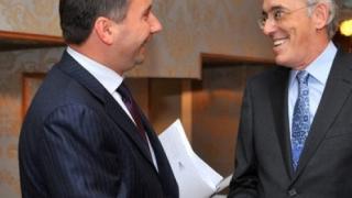 Вместо да удари прокуратурата, сайт на Огнян Донев осветли връзката му със съдийка