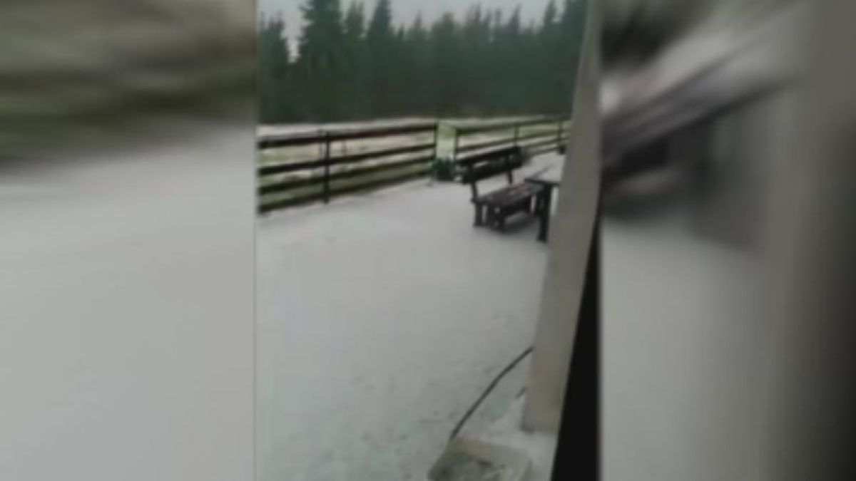 20 сантиметра ледена покривка след градушката в Родопите (СНИМКА)