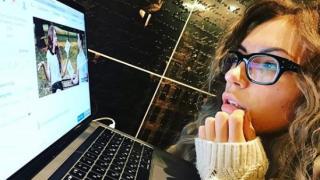 Известна певица от Евровизия разказа за неуспешния си първи секс: "Не можеш да върнеш миналото!"  