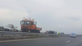 Извънредно и първо в БЛИЦ: Жестока катастрофа с Ауди на АМ "Струма", линейки и полиция летят към мястото (СНИМКИ)