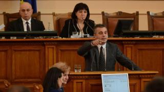 Виц от трибуната: Защо Марешки е против модернизация на армията? Отказали му бензиностанция да зарежда самолетите