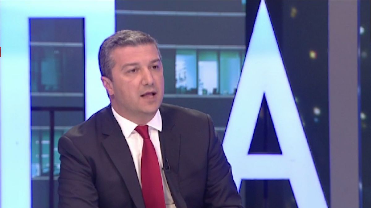 Драгомир Стойнев защити Радев: Сега и президента ви е виновен! 