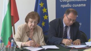 Ценни документи на Г. М. Димитров дари на архивите щерка му Анастасия Мозер 