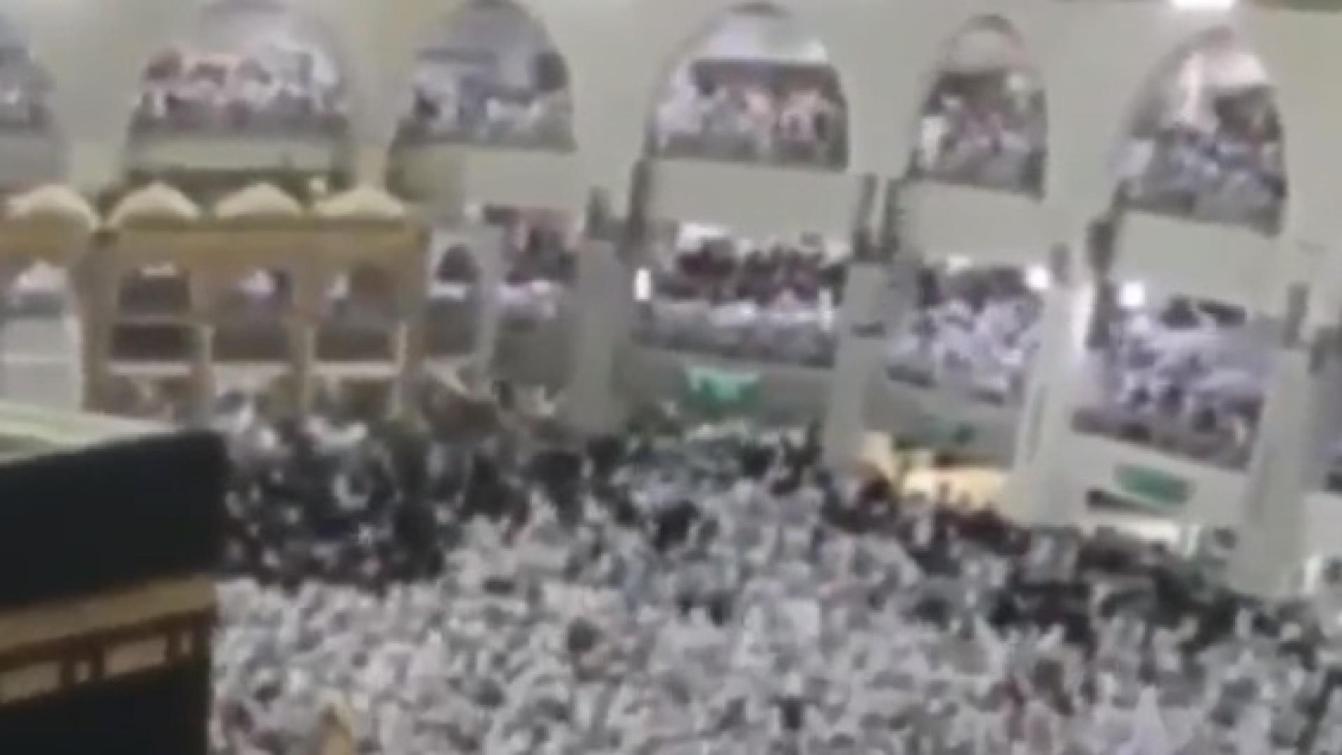 Французин се самоуби, скачайки в тълпа мюсюлмански поклонници в Кааба (ВИДЕО)