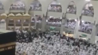 Французин се самоуби, скачайки в тълпа мюсюлмански поклонници в Кааба (ВИДЕО)