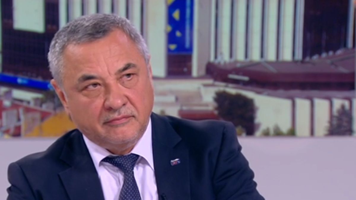 Валери Симеонов с първа реакция след оставката на социалния министър!