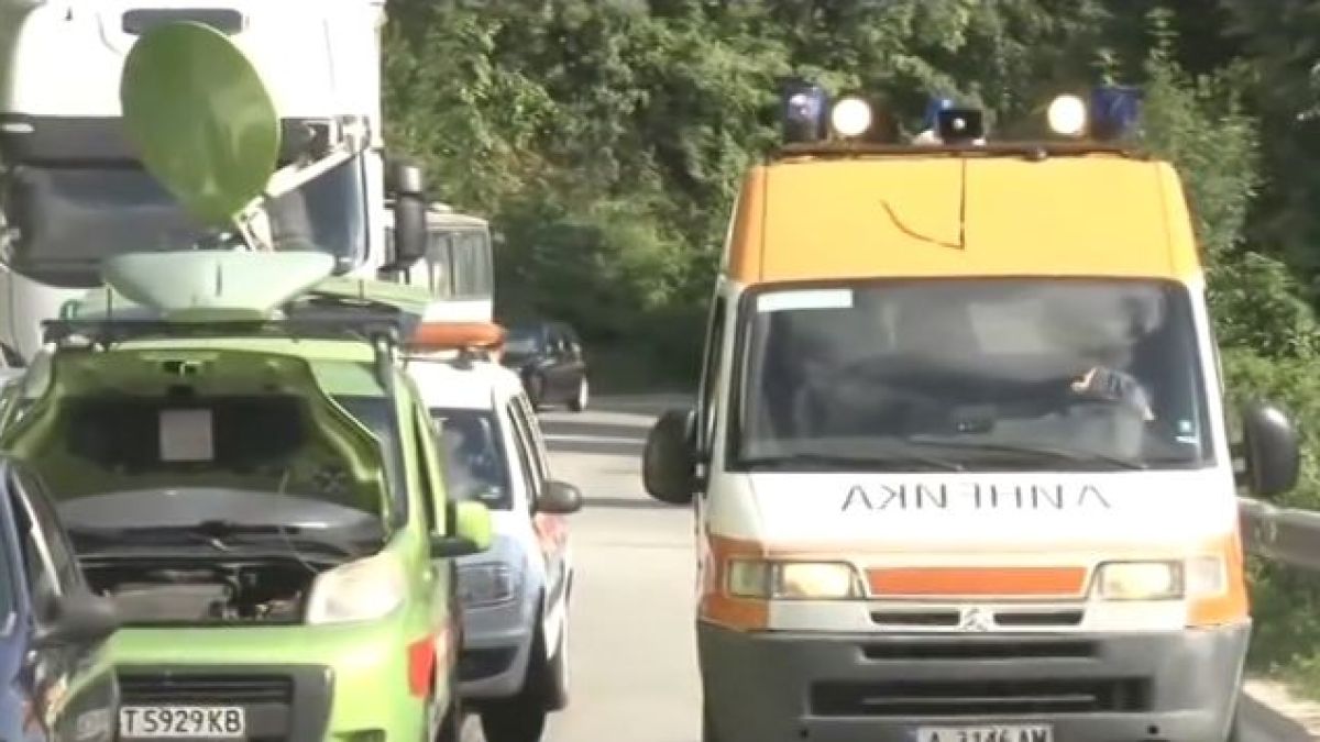 Първи СНИМКИ и ВИДЕО от ужаса с труп и много ранени на Ришкия проход