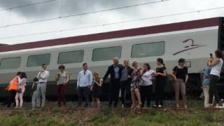 Евродепутати и чиновници от ЕС блокирани във влака за Страсбург (СНИМКА)