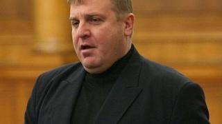 Министър Каракачанов с подробности за катастрофата и състоянието на бордния инженер от падналия Ми-17