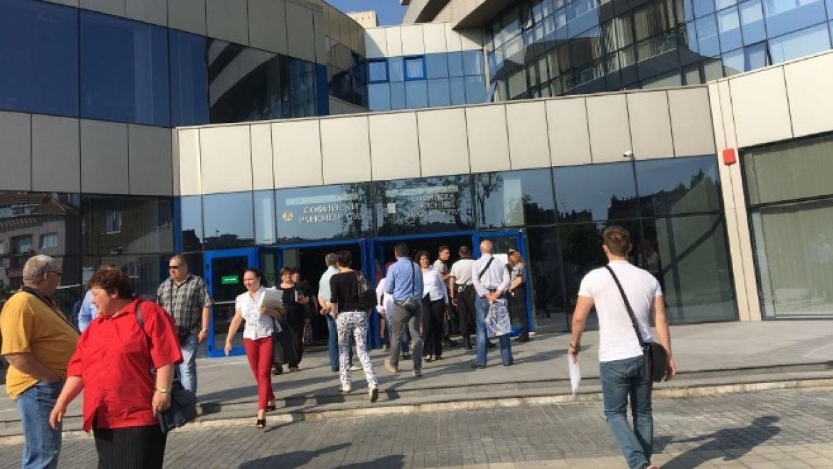 Почерня от полиция пред Софийския районен съд