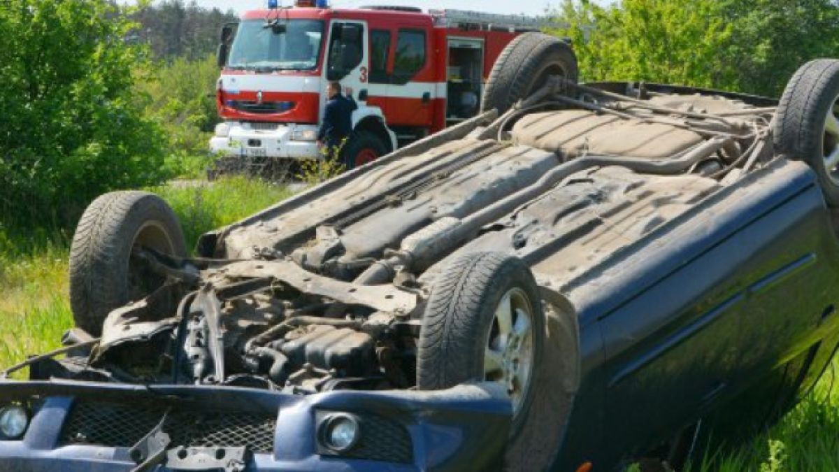 Първо в БЛИЦ: Мъж загина, след като джипът са обърна в крайпътна нива!