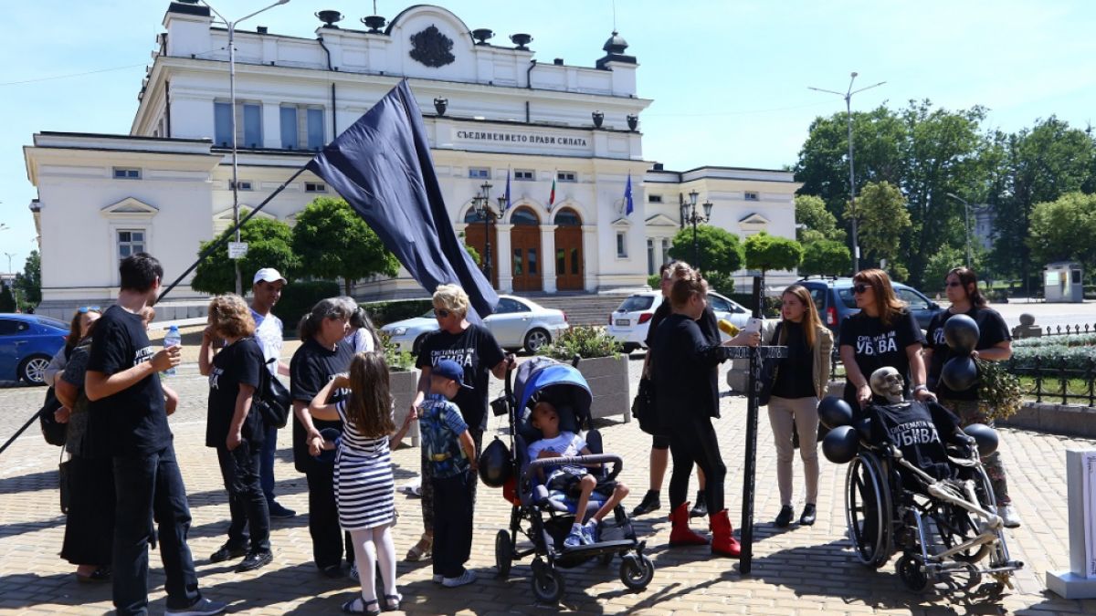 Внасят в парламента Законопроекта за личната помощ на омбудсмана Манолова