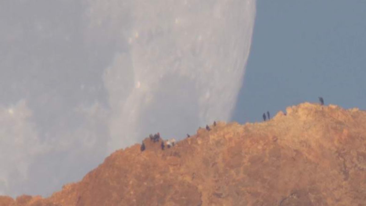 Небето пада върху Земята: Фотограф засне шокиращи кадри на Луната (ВИДЕО)