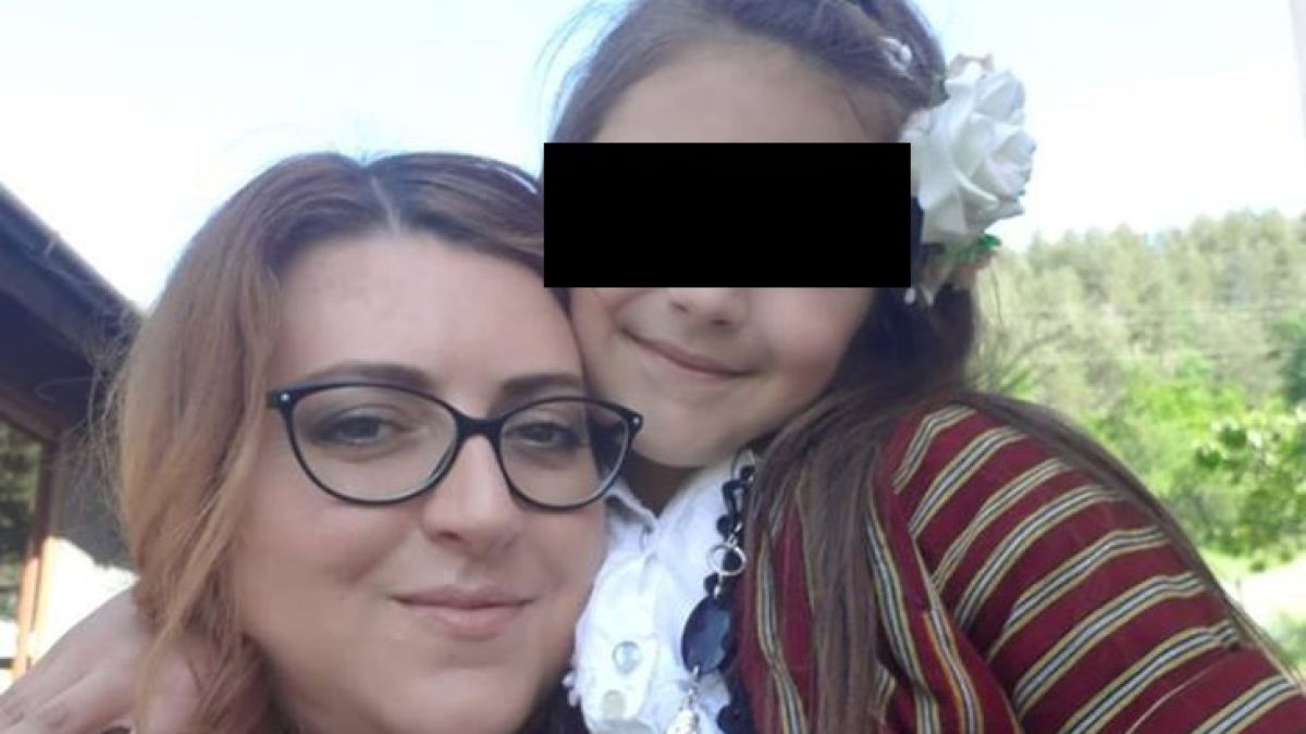 Майката на нелепо загиналата в турски курорт Вивиан ридае неутешимо: Мами, намери място, където да ти е светло и топло, докато дойда! (СНИМКИ)