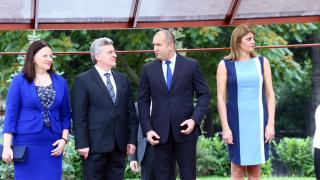БЛИЦ TV: Деси Радева и първата дама на Македония блестят с елегантна визия 