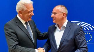 Еврокомисар Аврамопулос с категорична подкрепа за доклада на Станишев за България в Шенген с всички граници