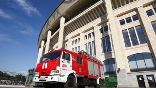 Паника и евакуация в няколко сгради до "Лужники", по време на откриването на Световното (СНИМКИ/ВИДЕО)
