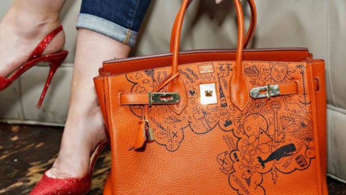 Продадоха дамска чанта втора употреба за 217 144 долара
