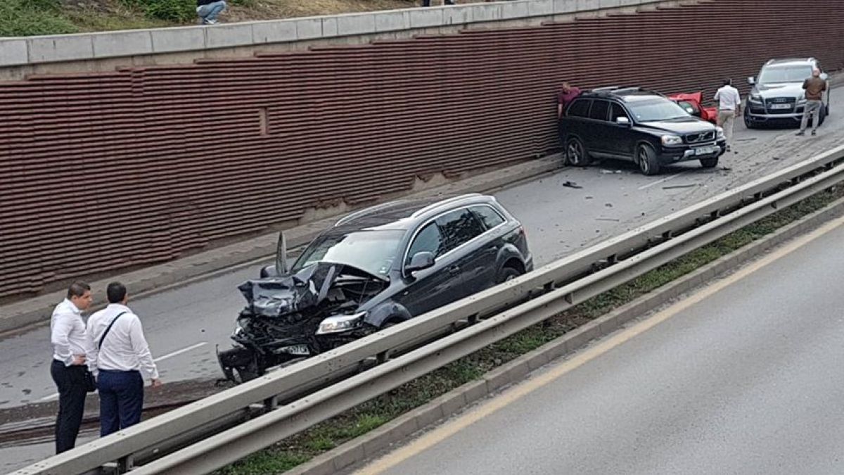 Само в БЛИЦ! Очевидец разказа какво е причинило бруталната верижна катастрофа в София (СНИМКИ/ВИДЕО)