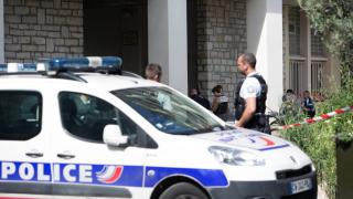 Пак ужас във Франция: Млада жена коли хора в супермаркет и крещи "Аллах акбар!"