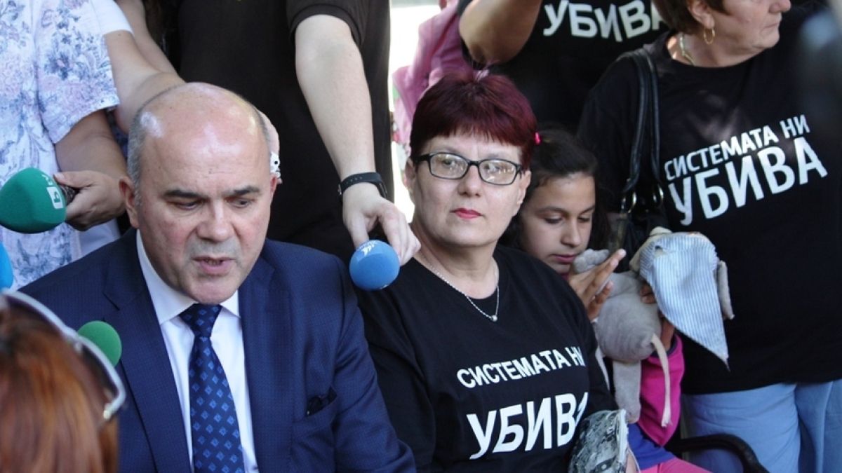 Бисер Петков отново ще се срещне с майките на деца с увреждания, дали ще спре протестът им?