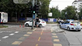 Лошо начало на седмицата в Пловдив! Кола помете жена на пешеходна пътека 