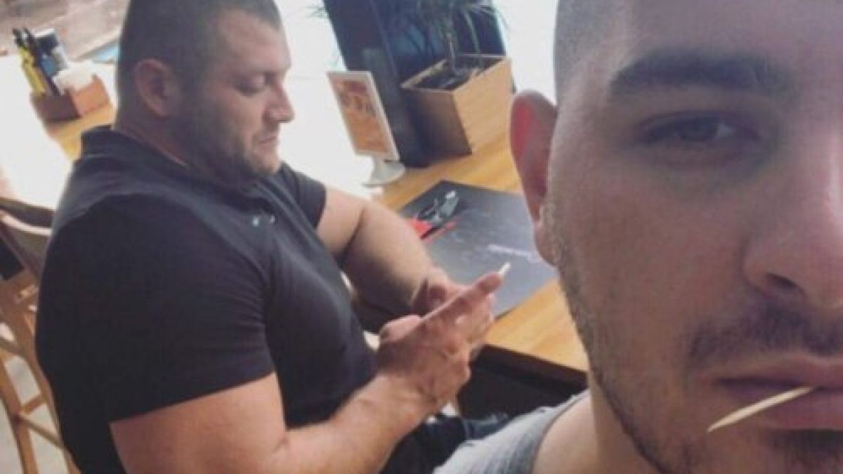 Скандалният Фавиол с охрана за 20 бона! Ето кой го пази (СНИМКА)