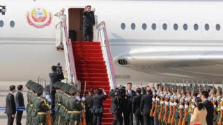 Ким заряза влака! Качи се на самолет и опраши за Пекин