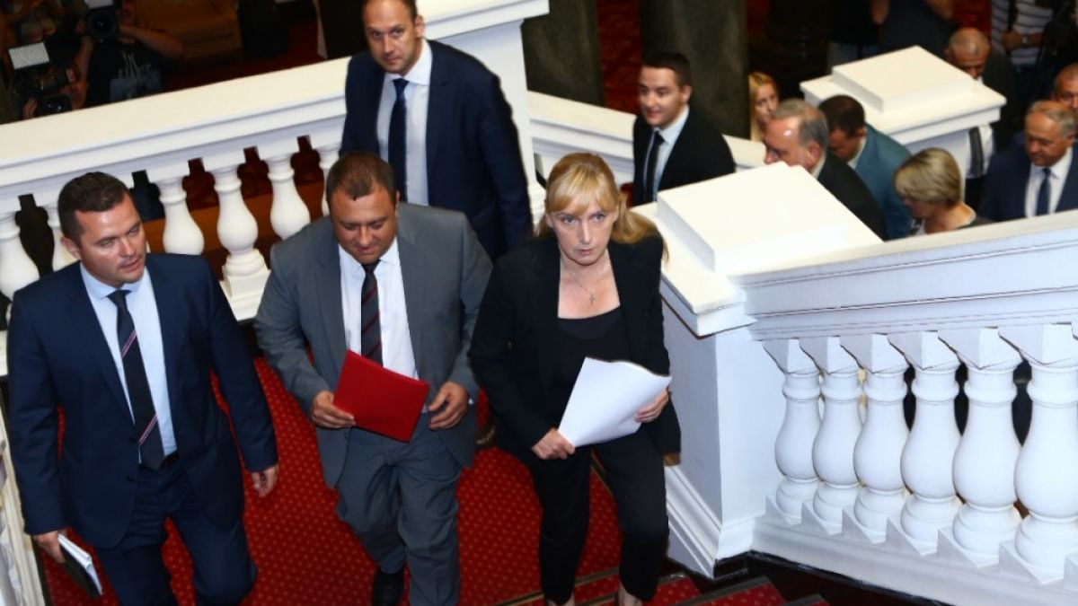 Сензационна версия: Йончева става вътрешен министър, ако вотът на недоверие на БСП срещу "Борисов 3" мине (СНИМКИ)