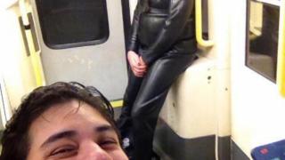 В Лондонското метро е страшно! Вижте какви изроди и откачалки го ползват (СНИМКИ)