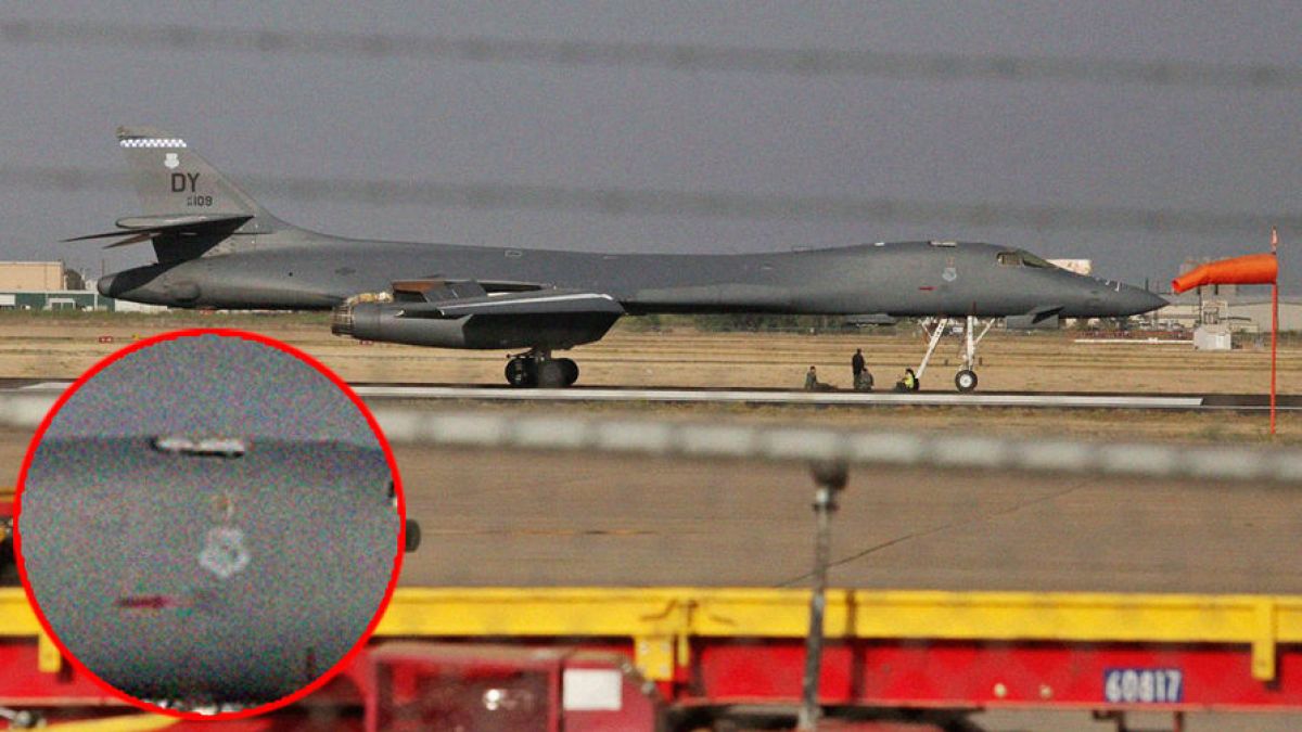В САЩ стратегически бомбардировач B-1B Lancer кацнал с горящ двигател 
