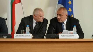 Борисов питал Радев за беглеца: Хванахте ли го вече? Ще! Гоним го! Дано не направи някоя беля!, отвърнал министърът