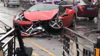 Жена нае "Ферари" за над 1 милион и само секунди по-късно го превърна в купчина ламарини (ЗРЕЛИЩНИ СНИМКИ/ВИДЕО)