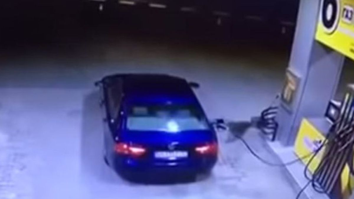 Разсеян водач на BMW взриви бензиностанция (ВИДЕО)