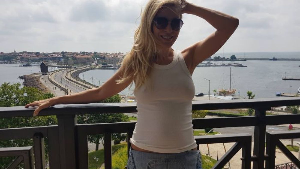 Първо в БЛИЦ: Обяви ли Гала голяма новина с тази СНИМКА по настръхнали зърна?